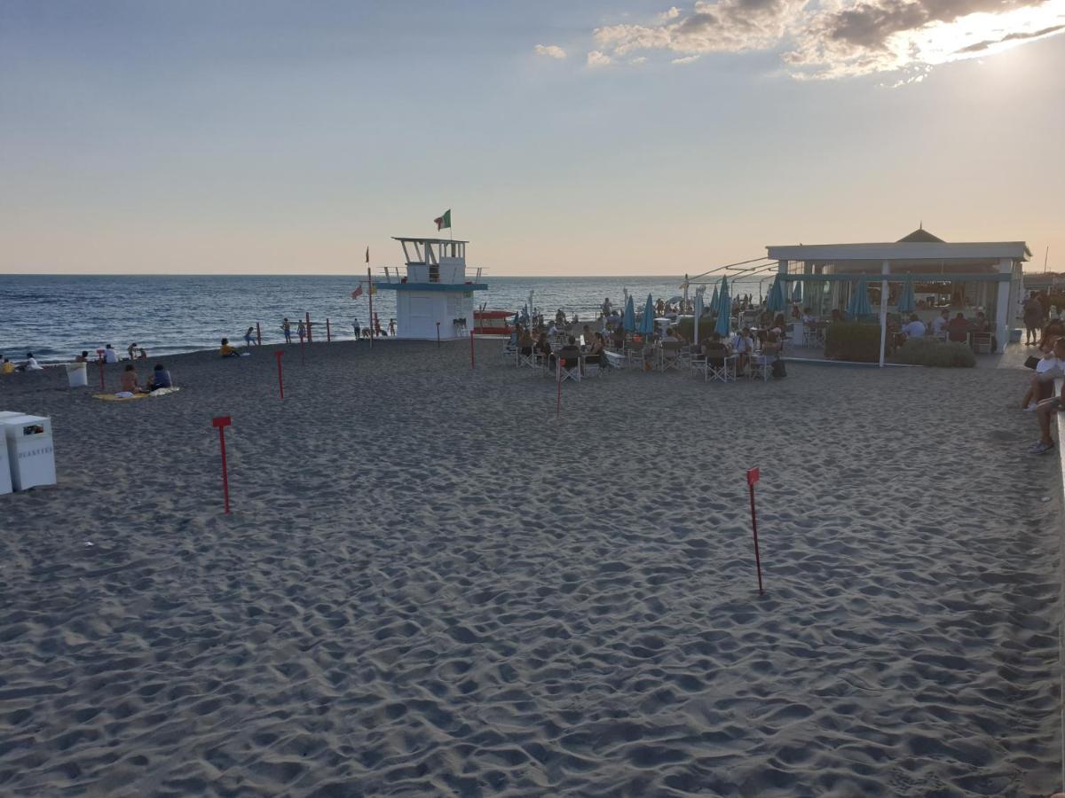 Trilocale Lido Di Roma Apartman Lido di Ostia Kültér fotó