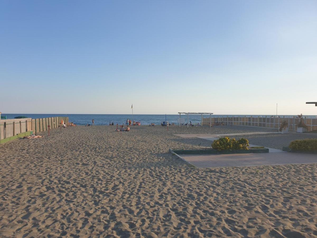Trilocale Lido Di Roma Apartman Lido di Ostia Kültér fotó